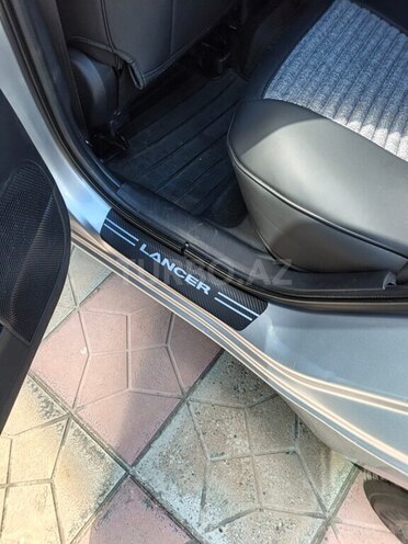 Mitsubishi Lancer-6