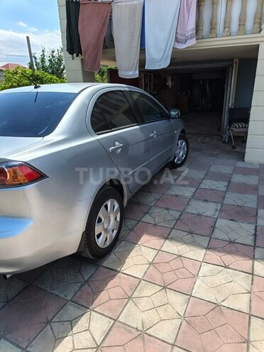Mitsubishi Lancer-16