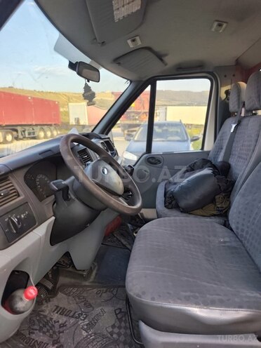 Ford Transit-6