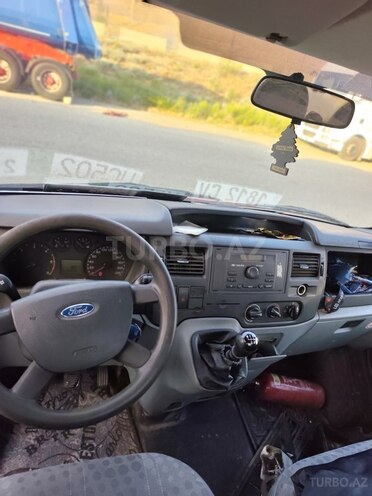 Ford Transit-5