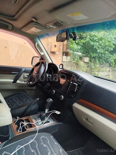 Mitsubishi Pajero-5