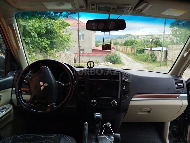 Mitsubishi Pajero-3