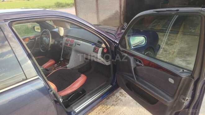 Mercedes E 320-11