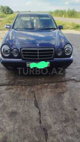 Mercedes E 320-1