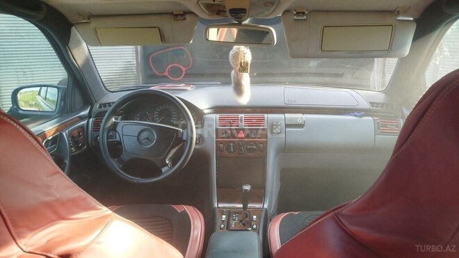 Mercedes E 320-16