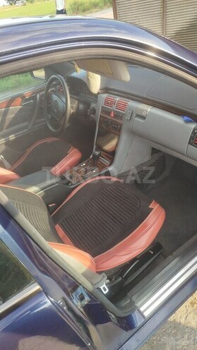 Mercedes E 320-13