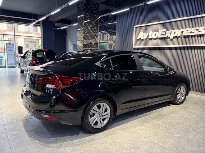Hyundai Elantra-2