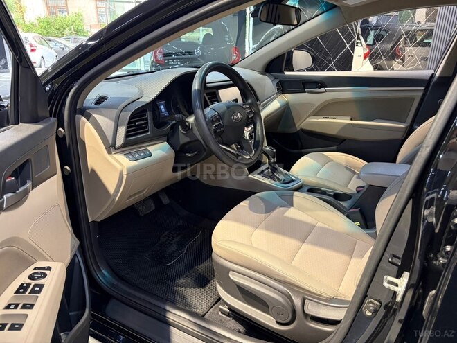 Hyundai Elantra-19