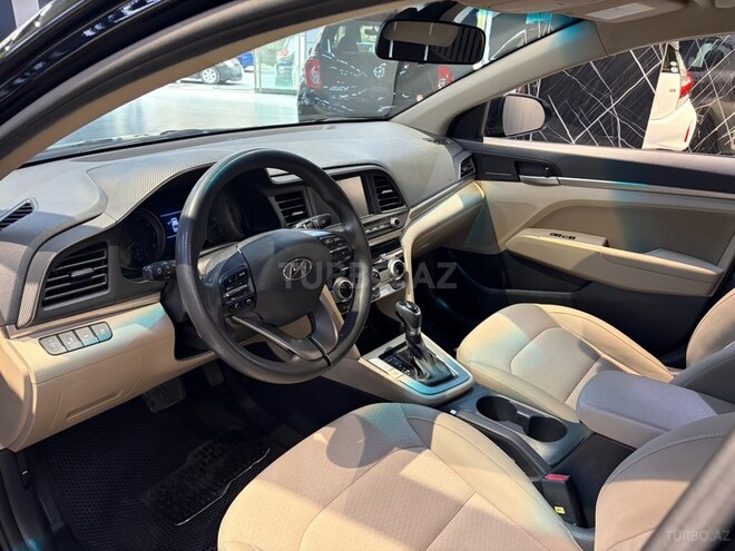 Hyundai Elantra-20