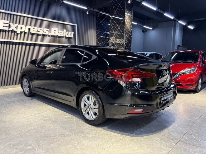 Hyundai Elantra-3