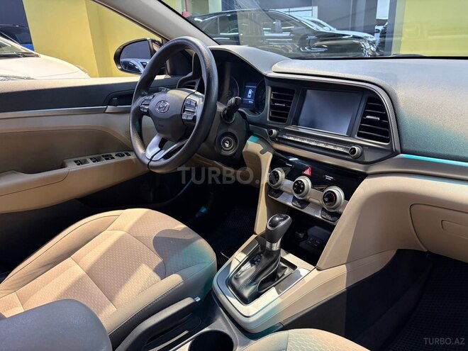 Hyundai Elantra-17