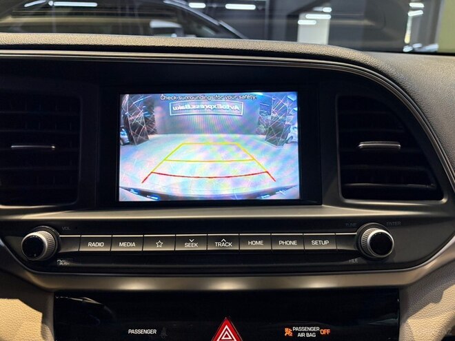 Hyundai Elantra-12