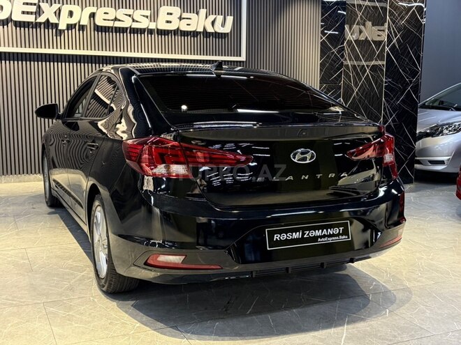 Hyundai Elantra-6
