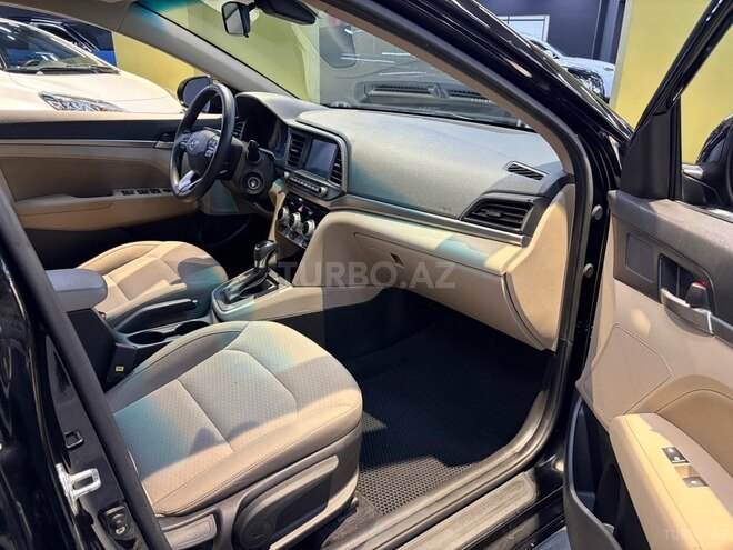 Hyundai Elantra-15
