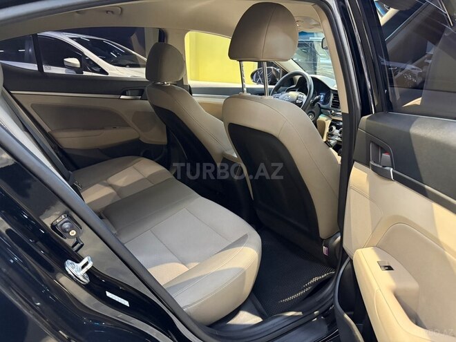 Hyundai Elantra-14