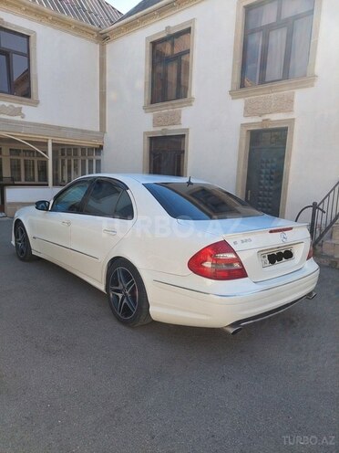 Mercedes E 320-17