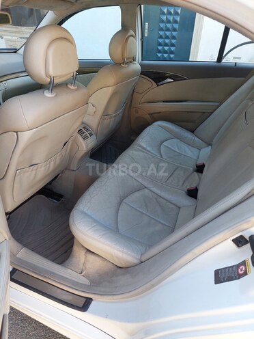 Mercedes E 320-13