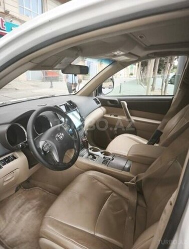 Toyota Highlander-2