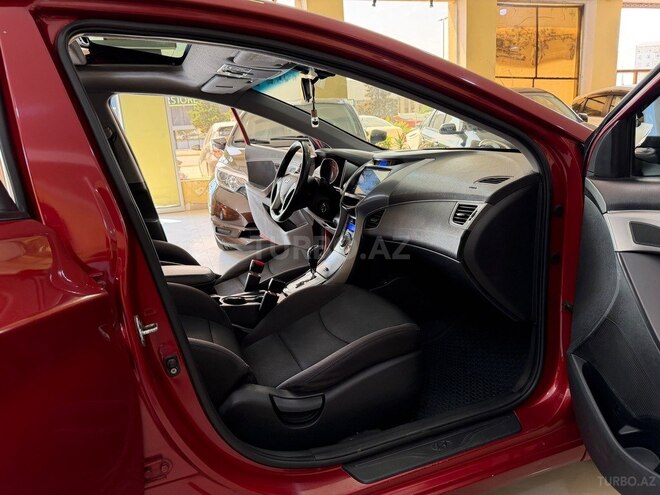 Hyundai Elantra-13
