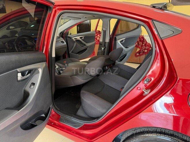 Hyundai Elantra-12