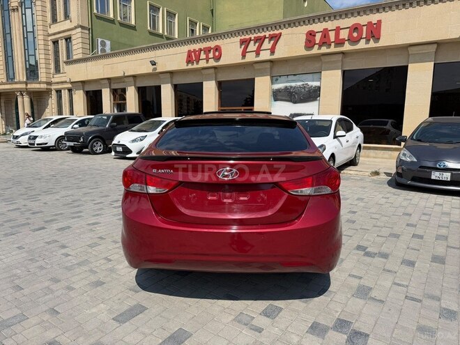 Hyundai Elantra-7