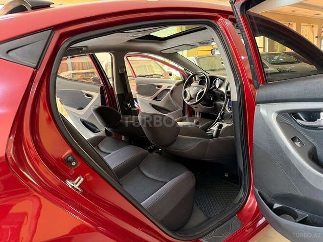 Hyundai Elantra-11