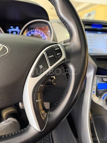 Hyundai Elantra-17