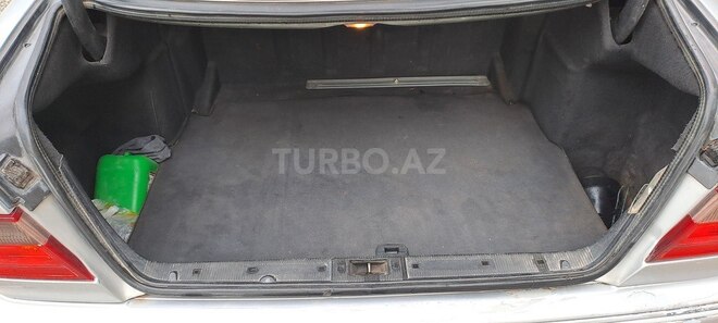 Mercedes E 270-10