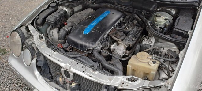 Mercedes E 270-11