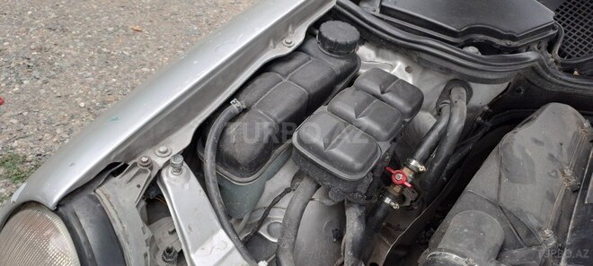 Mercedes E 270-13