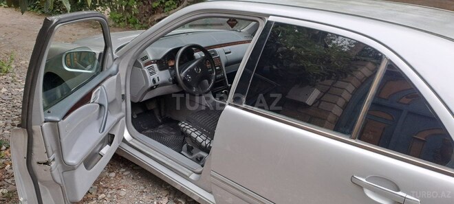 Mercedes E 270-5