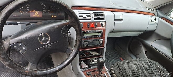 Mercedes E 270-8