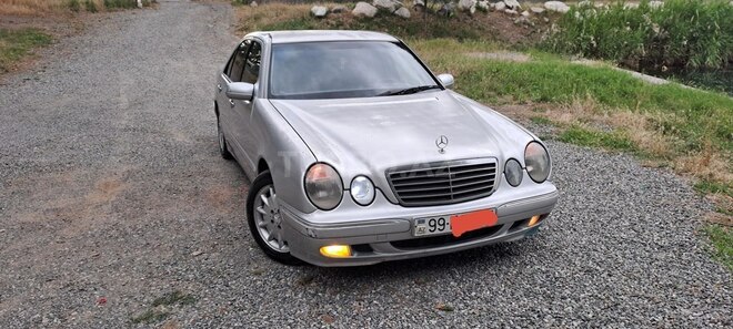 Mercedes E 270-7
