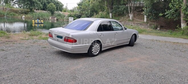 Mercedes E 270-6