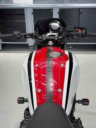 Yamaha XSR900-8
