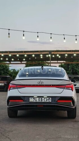Hyundai Elantra-2
