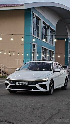 Hyundai Elantra-1