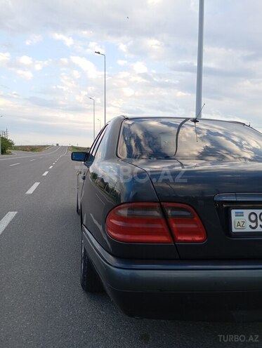 Mercedes E 200-5