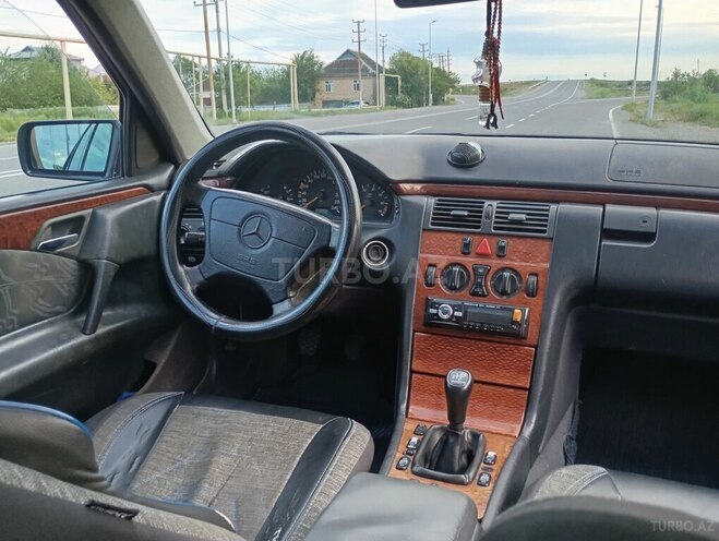 Mercedes E 200-6