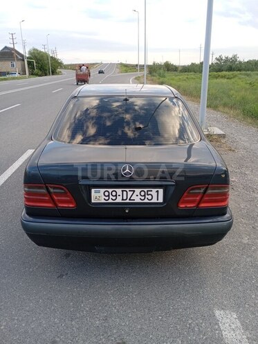 Mercedes E 200-3