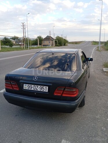 Mercedes E 200-4