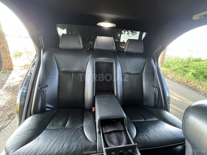 Mercedes E 240-4