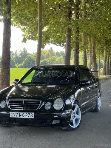 Mercedes E 240-1