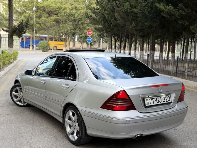 Mercedes C 320-9