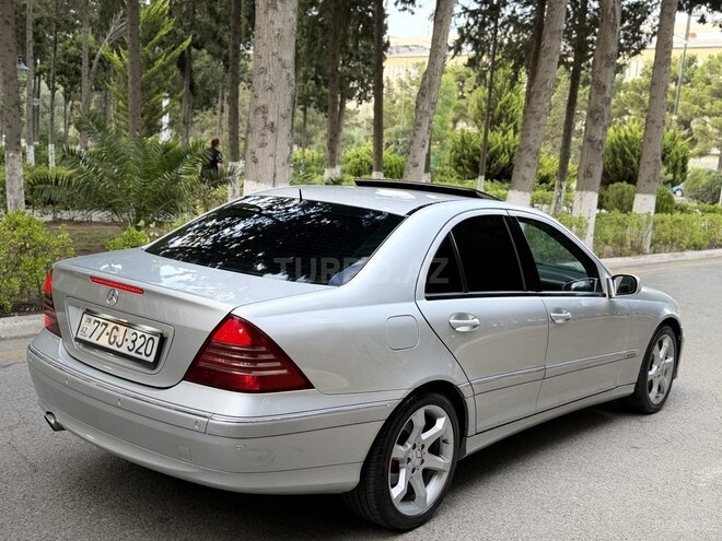 Mercedes C 320-11