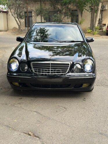 Mercedes E 220-1