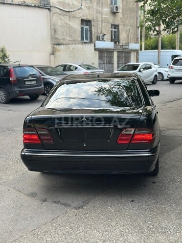 Mercedes E 220-2