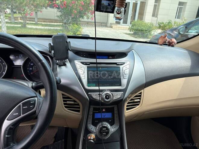 Hyundai Elantra-11