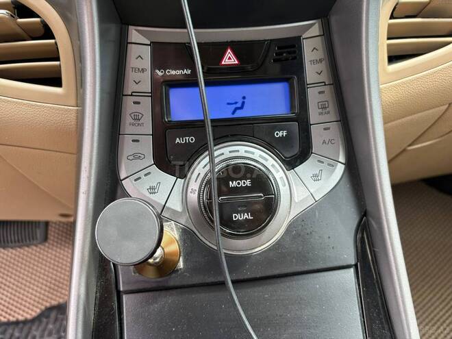 Hyundai Elantra-15