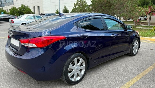 Hyundai Elantra-4